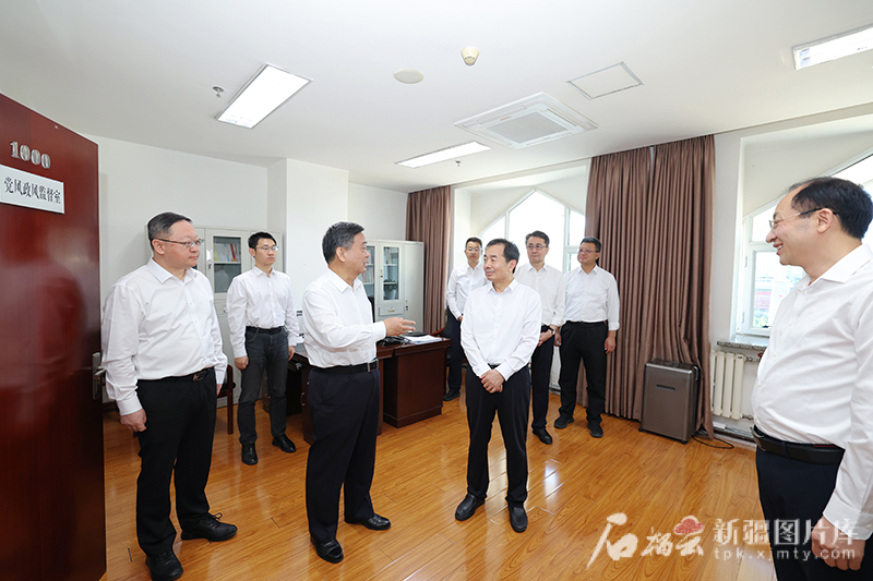 陈小江在自治区纪委监委机关调研座谈