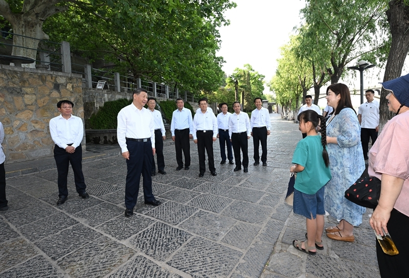 习近平在河南考察时强调：坚定信心推动高质量发展高效能治理奋力谱写中原大地推进中国式现代化新篇章