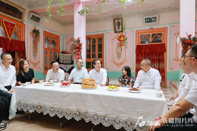 陈小江艾尔肯·吐尼亚孜在喀什克孜勒苏和兵团草湖项目区调研