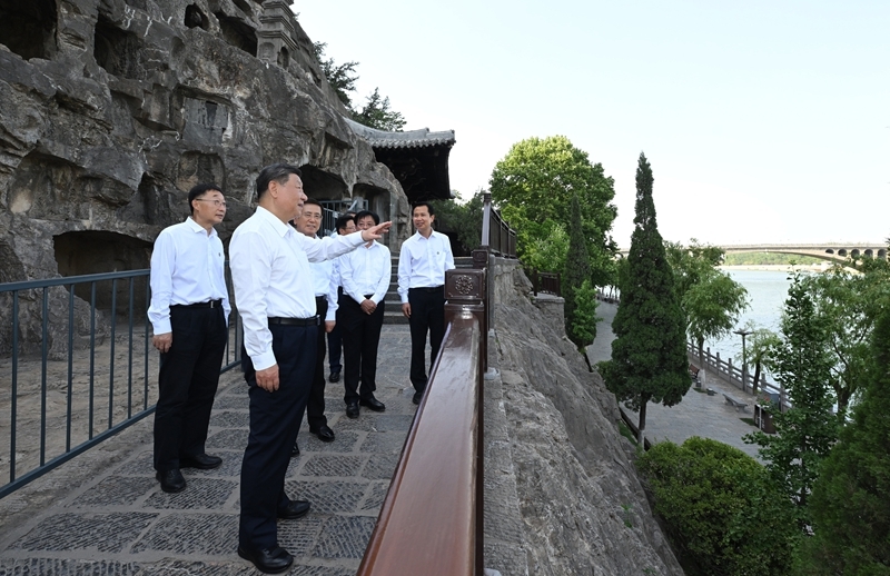 习近平在河南考察时强调：坚定信心推动高质量发展高效能治理奋力谱写中原大地推进中国式现代化新篇章