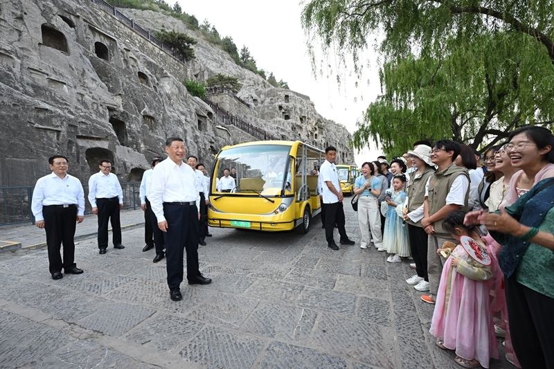 习近平在河南考察时强调：坚定信心推动高质量发展高效能治理奋力谱写中原大地推进中国式现代化新篇章