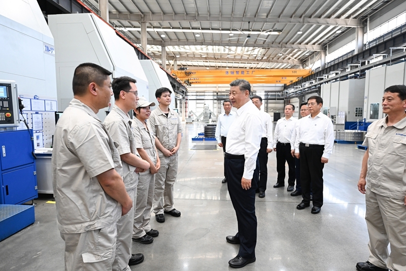 习近平在河南考察时强调：坚定信心推动高质量发展高效能治理奋力谱写中原大地推进中国式现代化新篇章