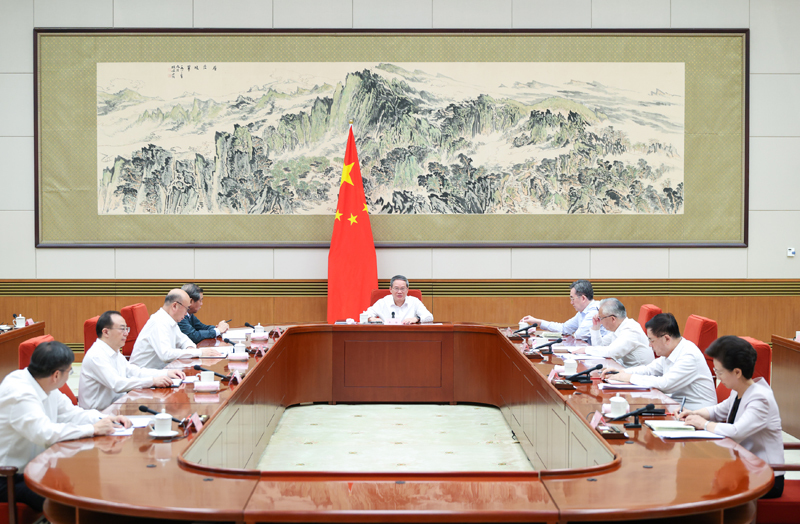李强主持国务院第十五次专题学习